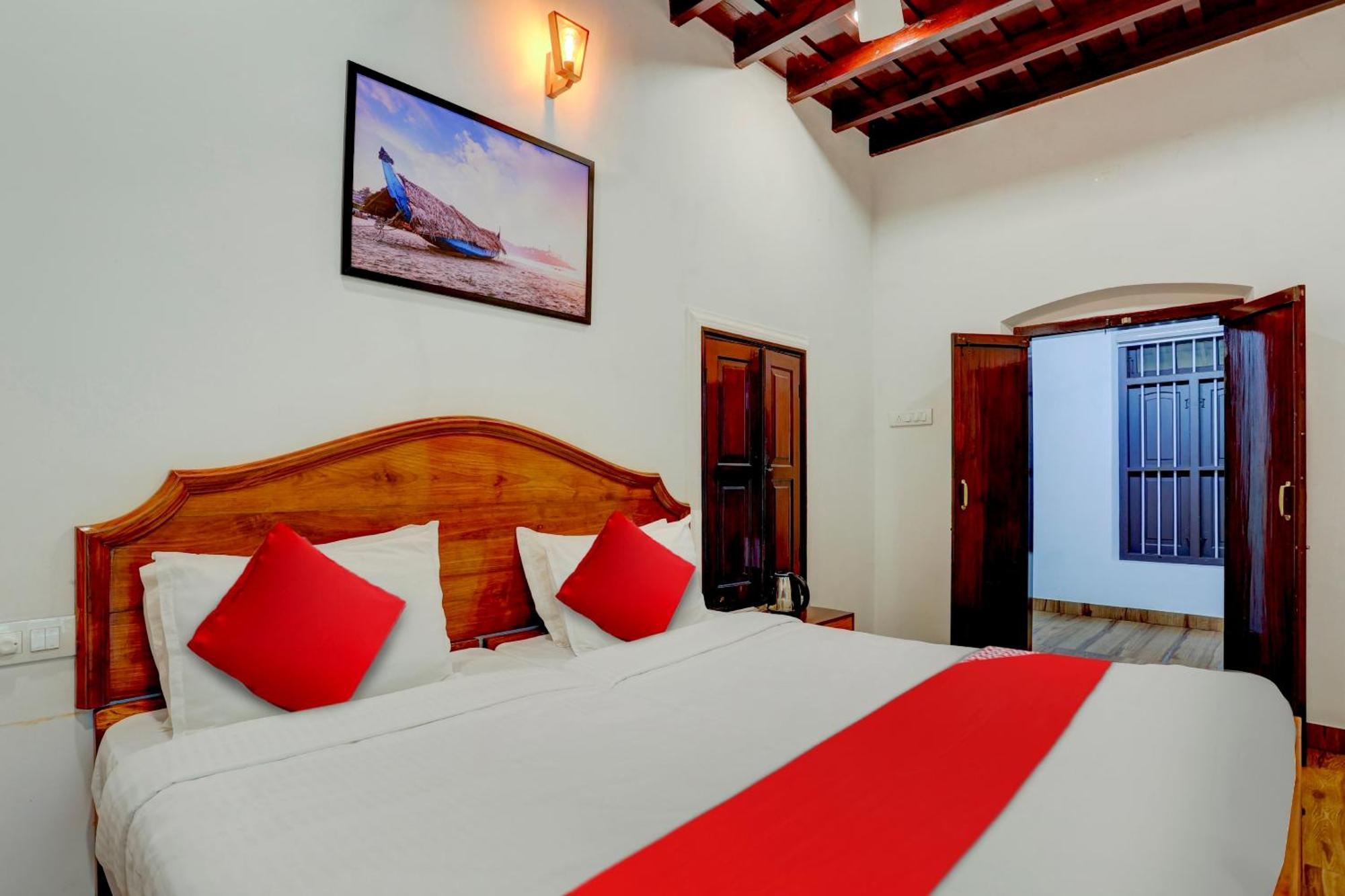 Hotel O Poptavern Heritage Kovalam Kültér fotó